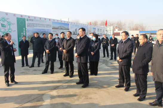臨沂市常務(wù)副市長(zhǎng)侯曉濱一行到商貿(mào)服務(wù)型國(guó)家物流樞紐山東順和國(guó)際智慧物流園項(xiàng)目現(xiàn)場(chǎng)參觀調(diào)研