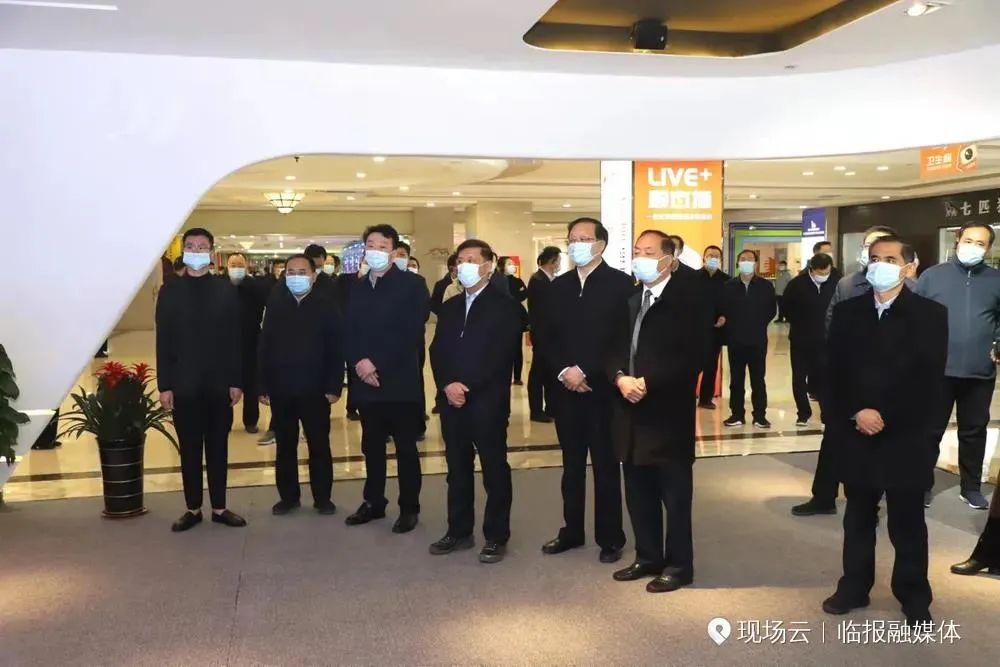 2021年全市推動高質(zhì)量發(fā)展現(xiàn)場交流會與會領(lǐng)導(dǎo)來順和直播電商科技產(chǎn)業(yè)園觀摩